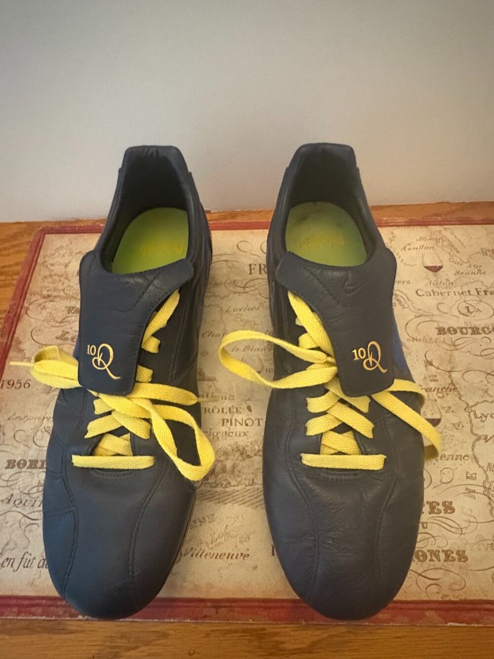 Nike Tiempo Ronaldinho 10R Soccer Cleats – Size 8 · Like New